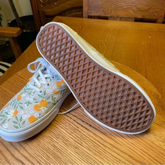 Vans Doheny SF Aneakers with a Gray/Tan Canvas Upper and an Orange Citrus Print - Picture 8 of 10